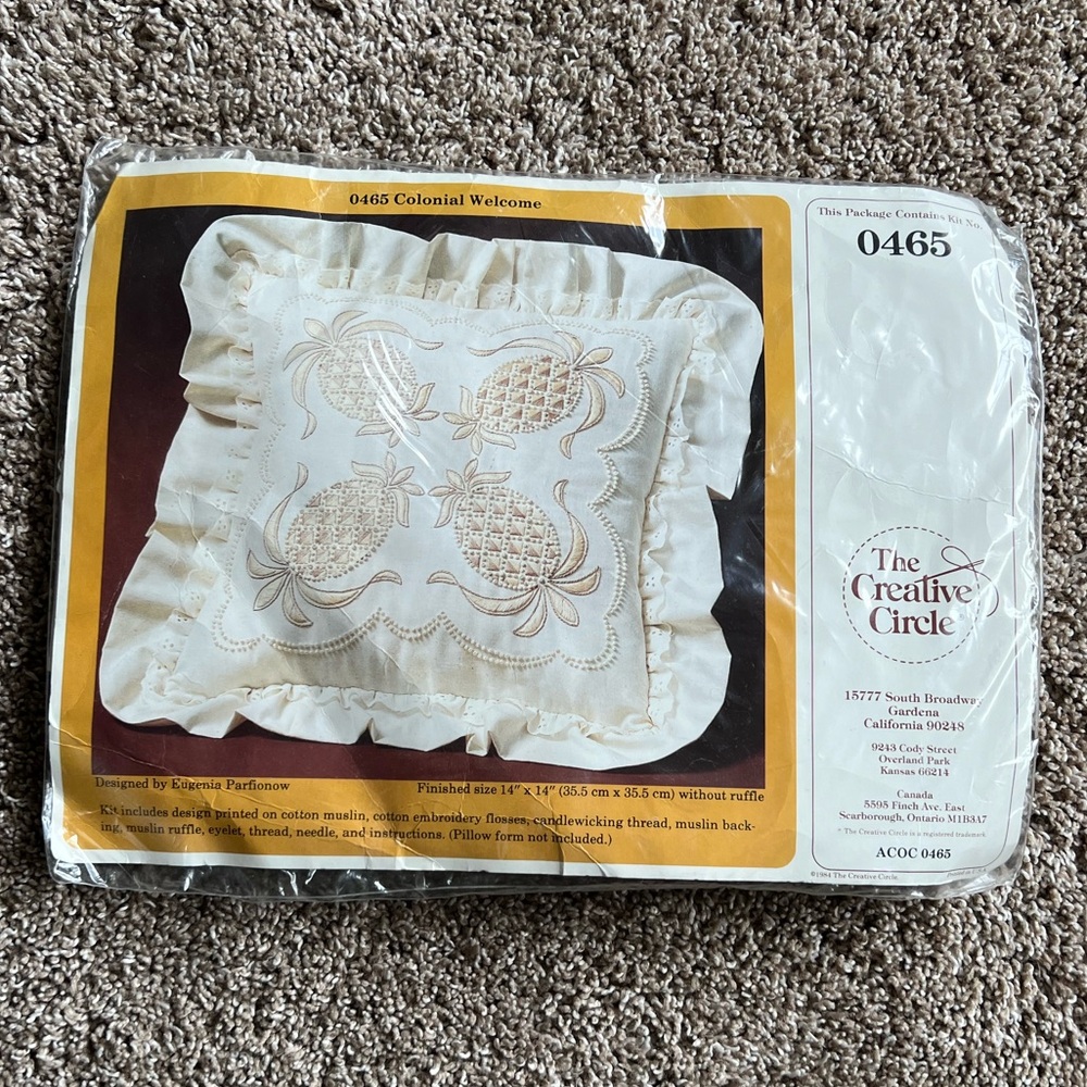 The Creative Circle VTG 1984 Needlework Pillow Cover Kit UNOPENED 0465 Pineapple